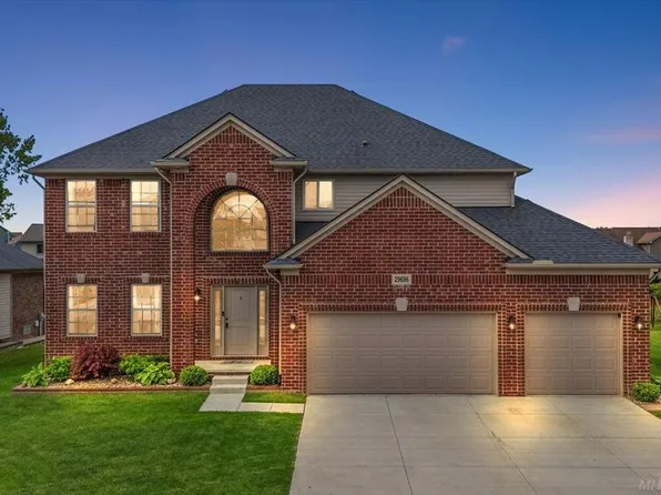 29696 Kevin Dr, Chesterfield, MI 48051