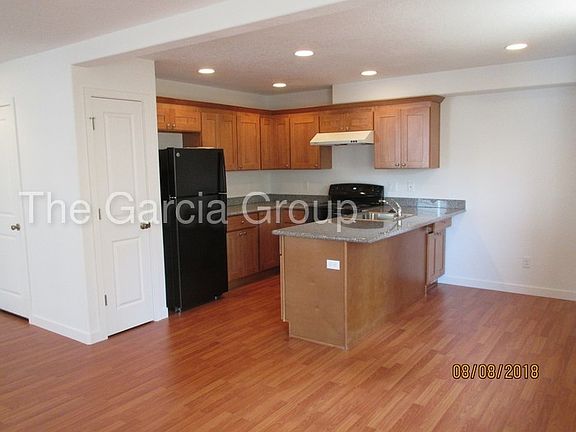 2nd image of 1164 SE Oak St