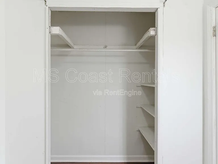 20 Martha Ave — Photo 23