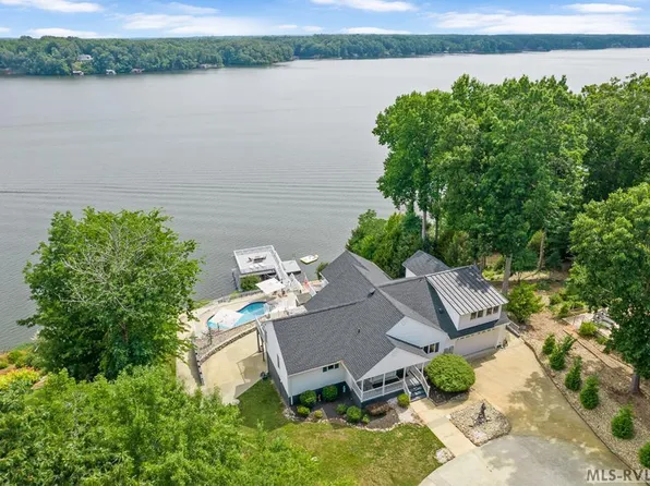 132 Boyd Dr, Bracey, VA 23919