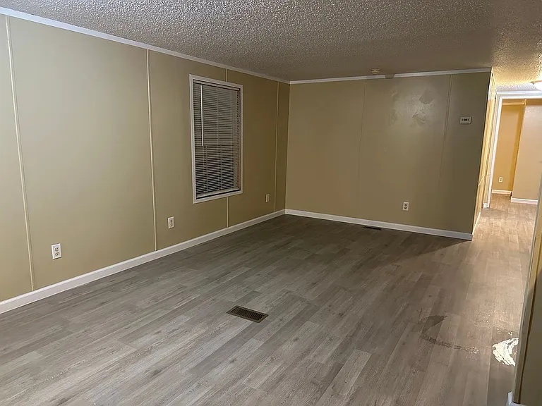 2501 S Broadway Ave — Photo 29