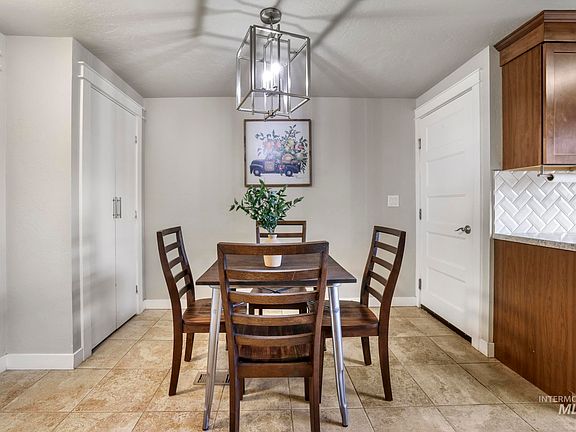5th image of 1705 Maplewood Dr