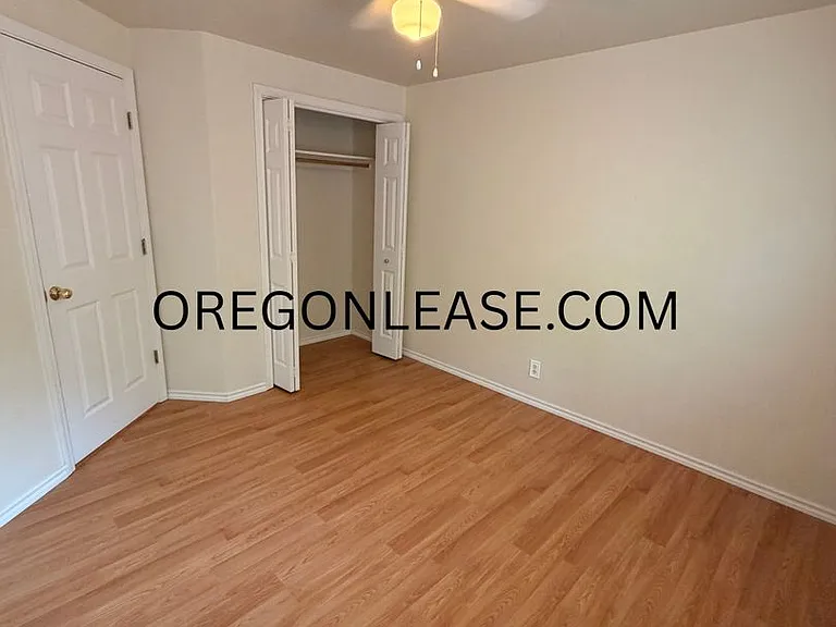 2 Bedroom Duplex in North Eugene — Photo 4