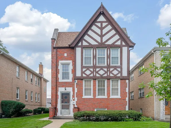 10324 Chaucer St, Westchester, IL 60154