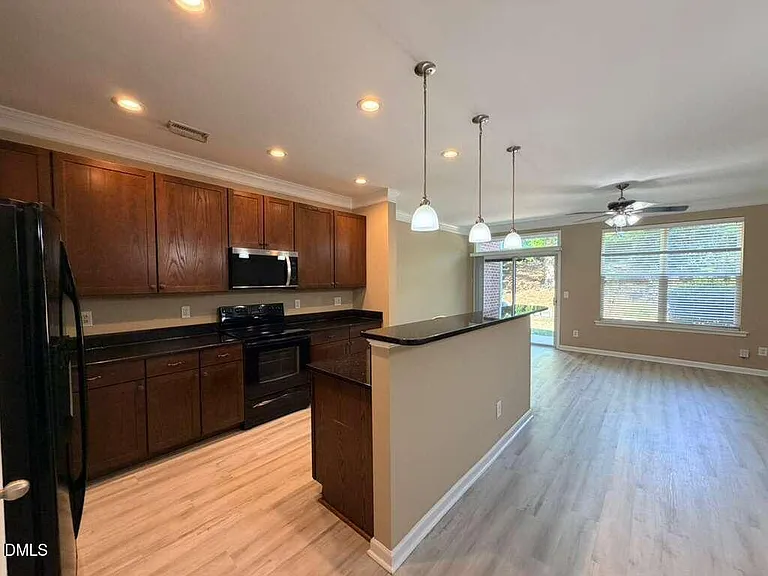 1061 Remington Oaks Cir — Photo 10