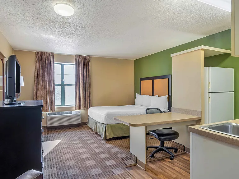 Studio Suite - 1 Queen Bed