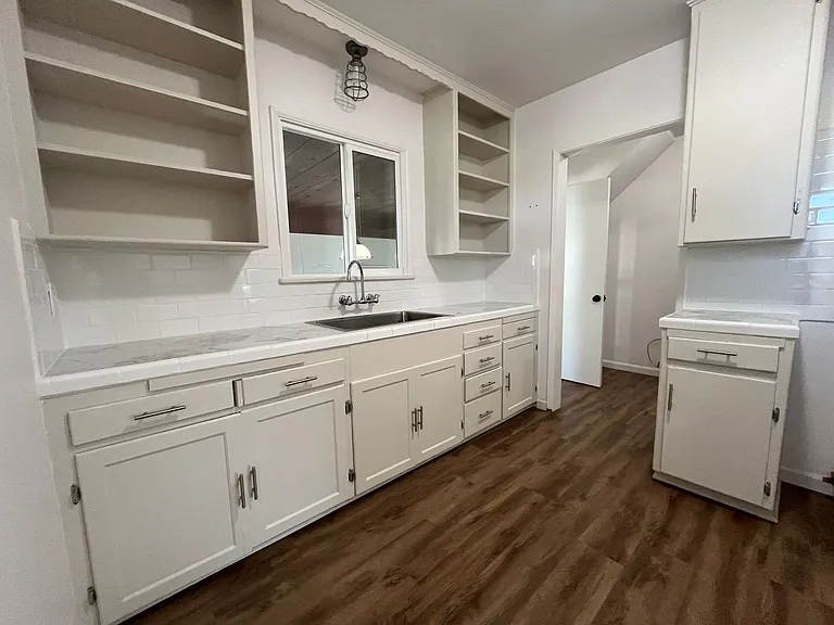 1086 Palm Ave — Photo 8