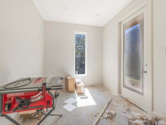 5th image of 305 Ella St #9