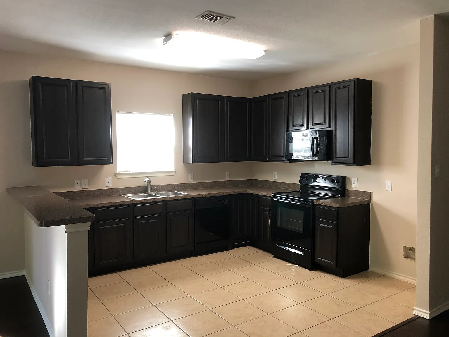 921 Parkplace Rdg — Photo 1