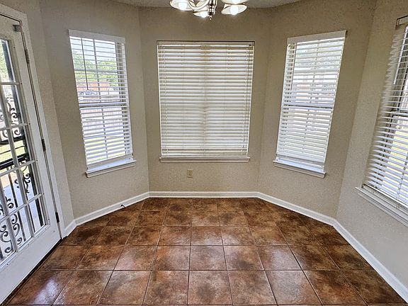 5th image of 6098 Ravenwood Lake Dr E