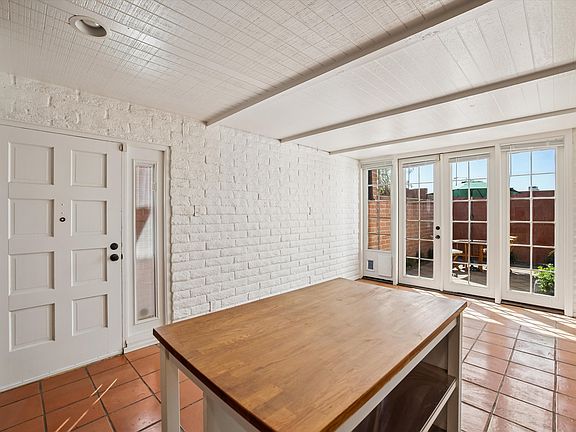 4th image of 3012 N 32nd St Unit 31