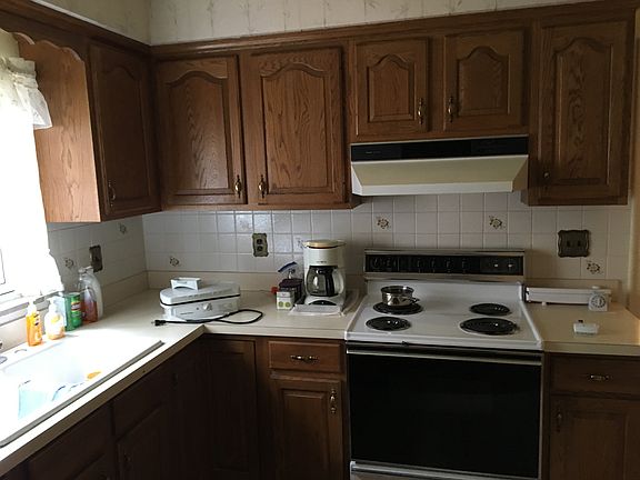 3rd image of 21615 Benjamin St