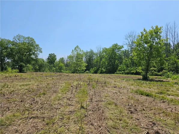 4522 County Line Rd #111, Macedon, NY 14502