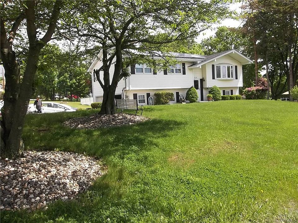 1st image of 15 Loch Lomond Ln