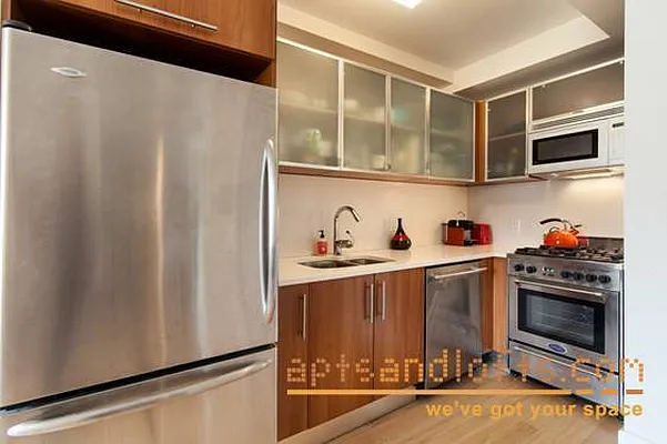 Sold by aptsandlofts.com | media 12