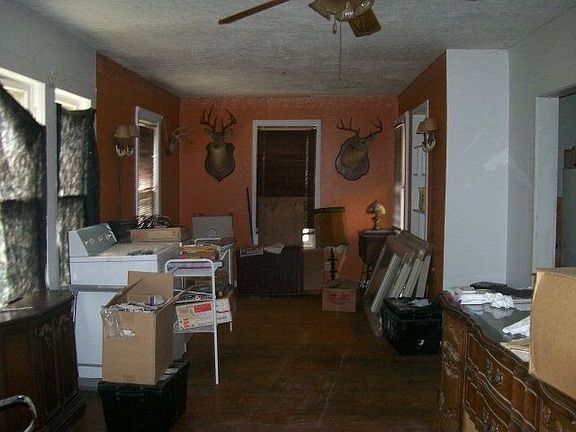4th image of 830 E Yoakum Ave