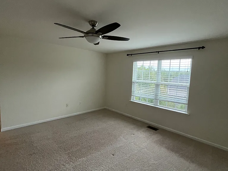 5736 Hurkett Ct — Photo 27