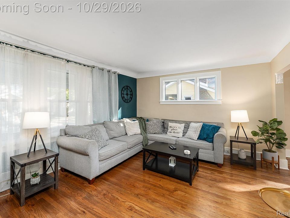 724 Gardenia Ave, photo 3