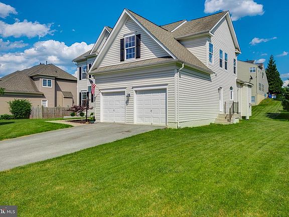 Driveway fits 4 cars