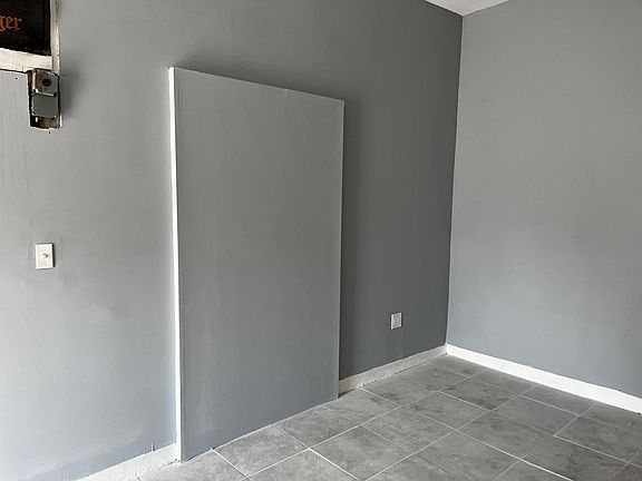 3rd image of 252 Sanford St