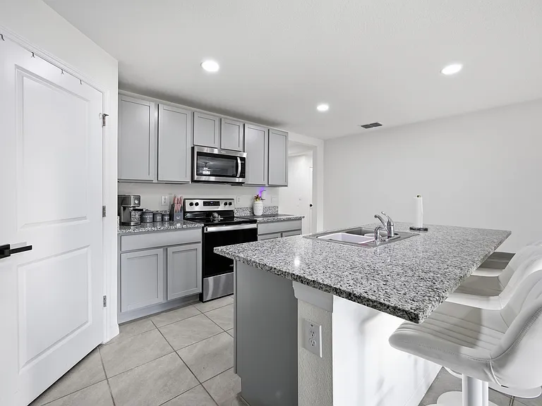 16402 SW 17th Terrace Rd — Photo 8