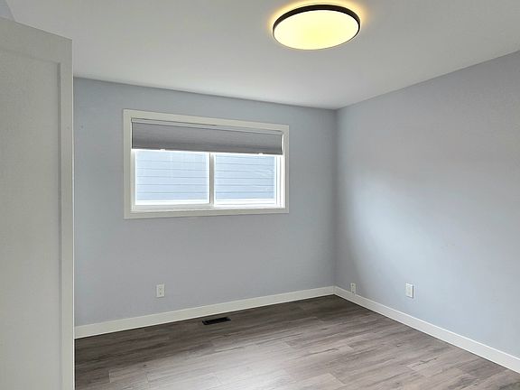 5th image of 76 E Rundle Pl SW