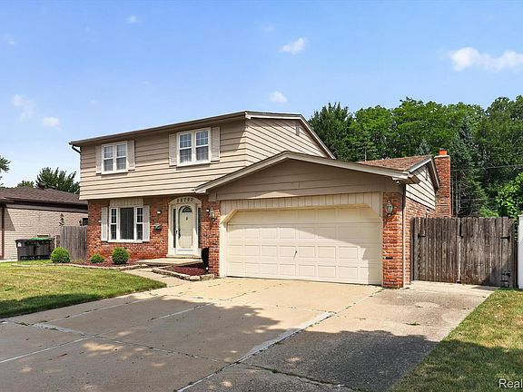 4th image of 25790 Madden St