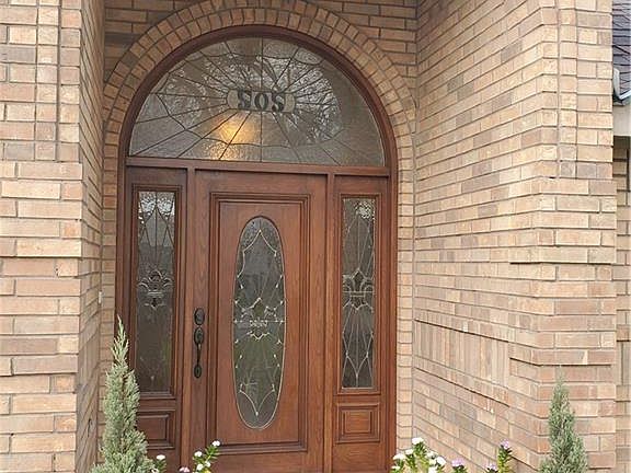 2nd image of 505 E Redbud Ave
