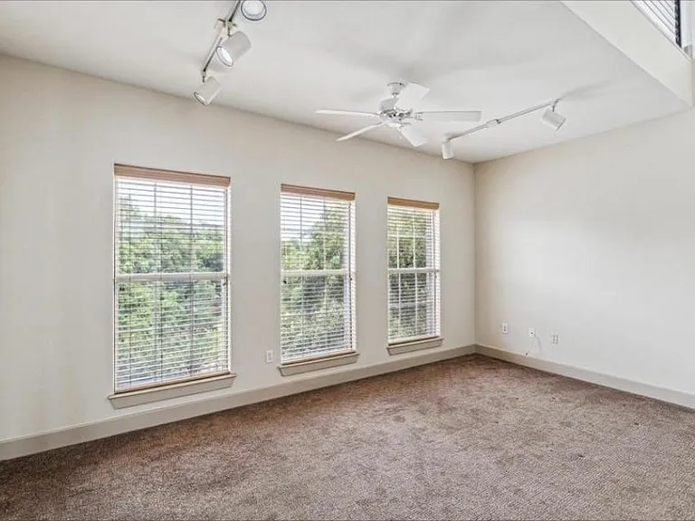1618 Elgin St #10 — Photo 10