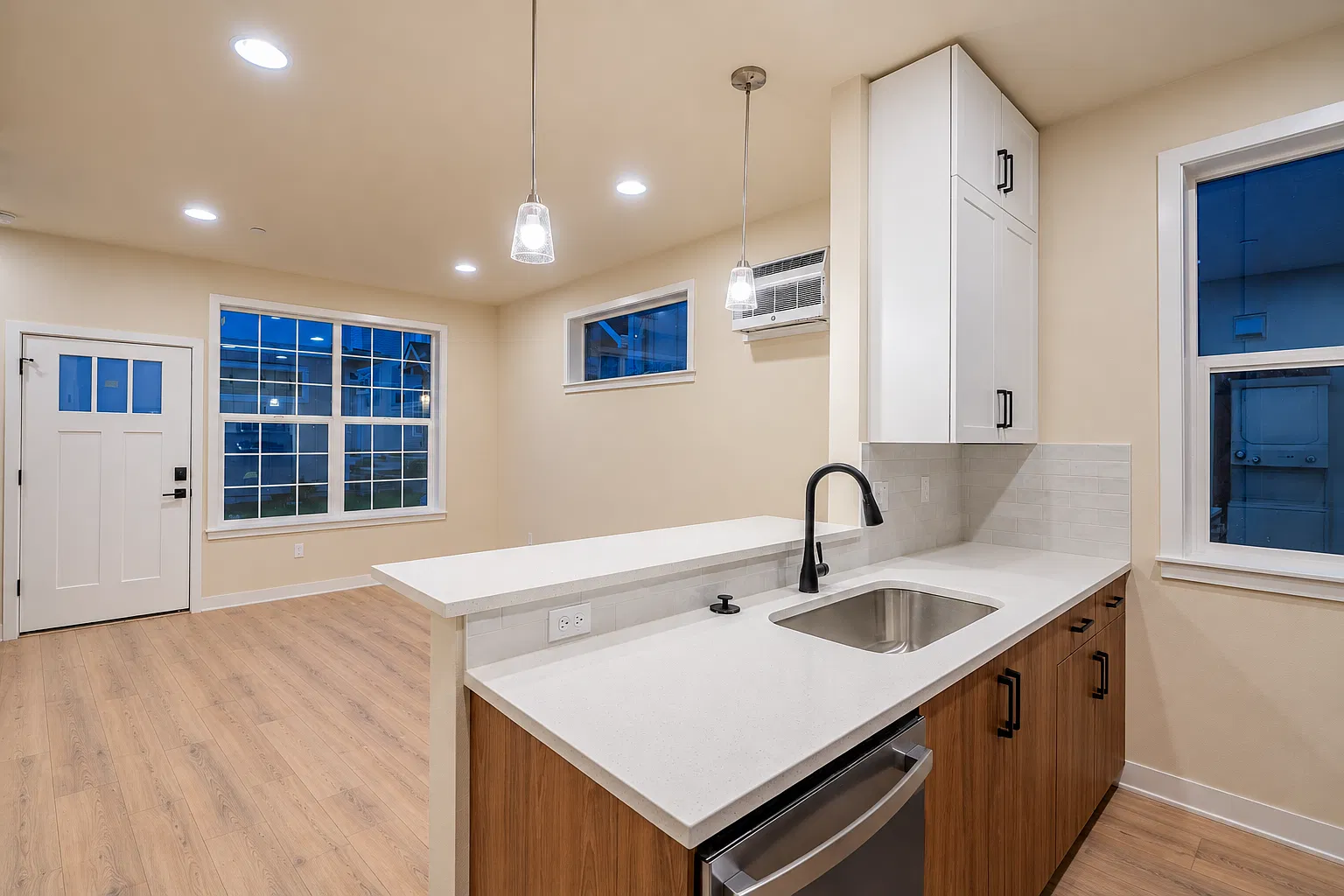 2 bed, 1.5 bath, 768 sqft, $2,170 — Photo 4