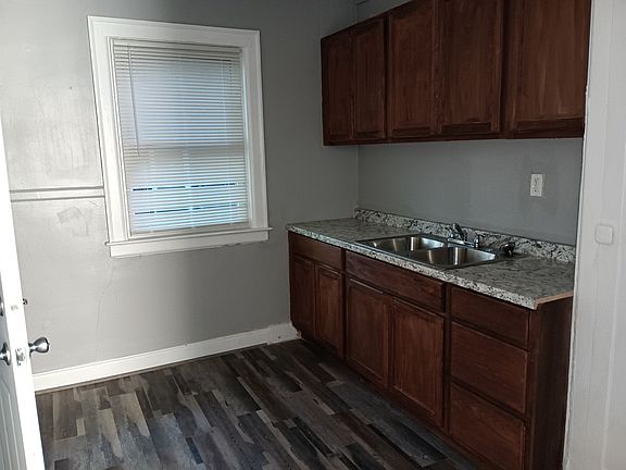 4th image of 9607-09 Berkshire St