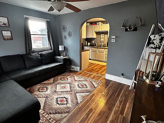 5th image of 622 N 1st St