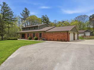 19559 Meadowbrook Rd, Northville, MI 48167