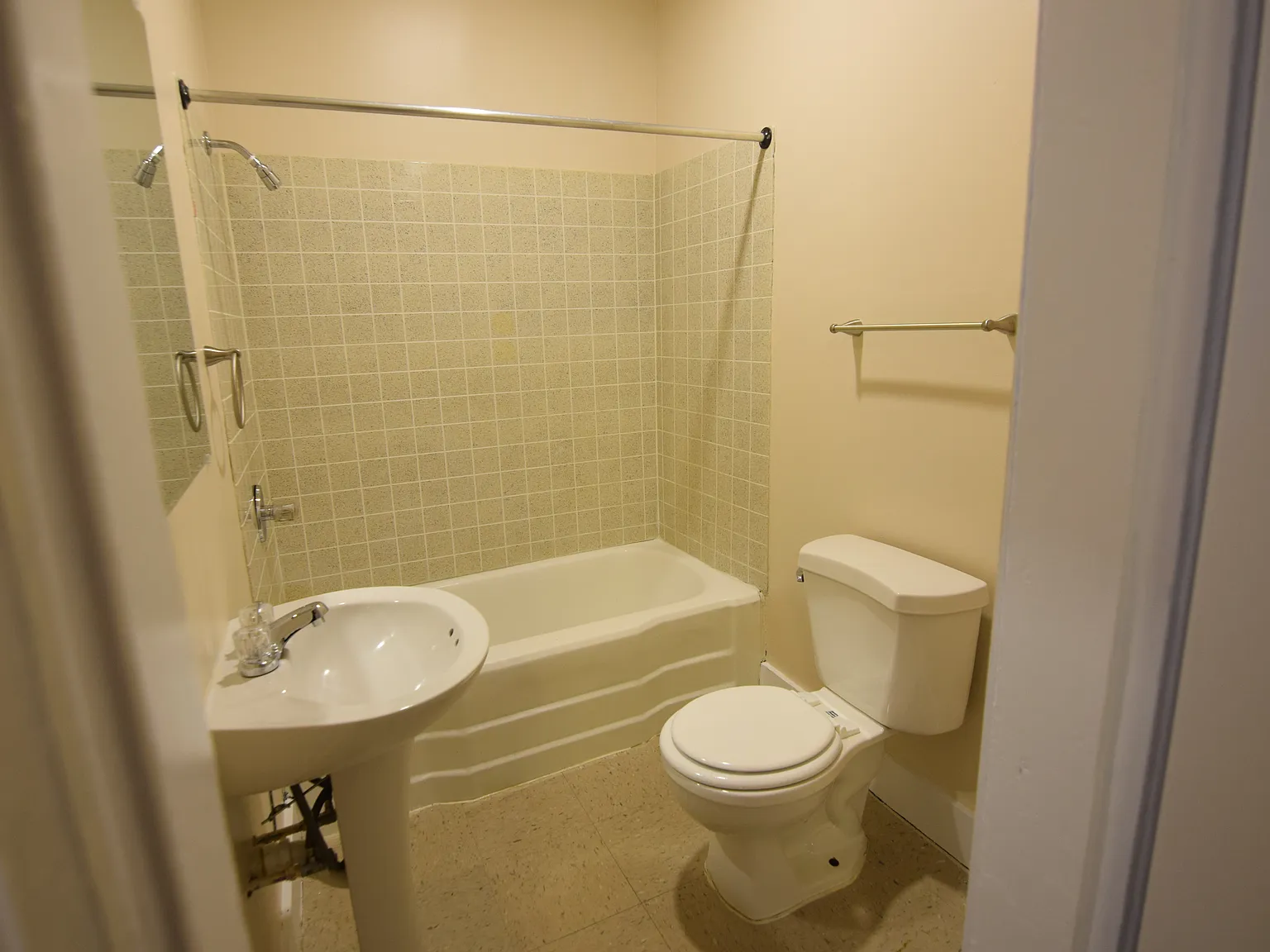 3 bed, 1400 sqft, $1,545 — Photo 4