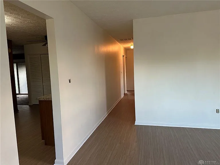 2824 Pinegrove Dr — Photo 3