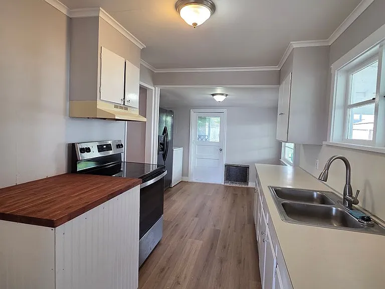 2196 Spring St E — Photo 11