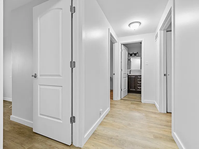 422 Gainsborough Ct #422 — Photo 12