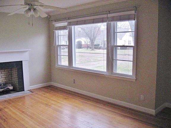 Living room - working gas log fireplace.