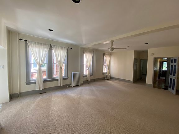 2nd image of 1426 N Van Buren St #1