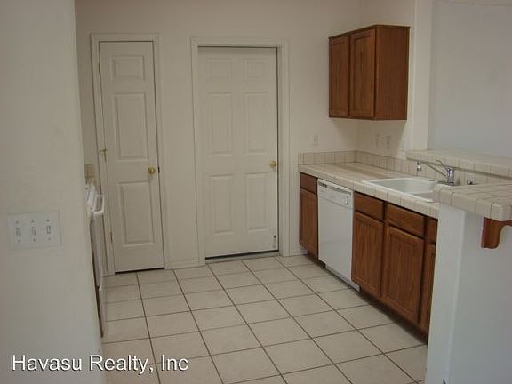 2nd image of 1035 Paiute Pl