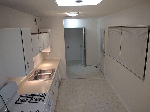 4th image of 813 Marilynn Ave