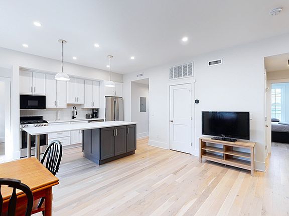 4th image of 38 Trumbull St #9444755DA