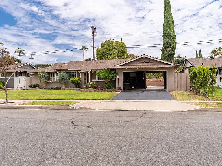 11518 Toerge Dr — Photo 4
