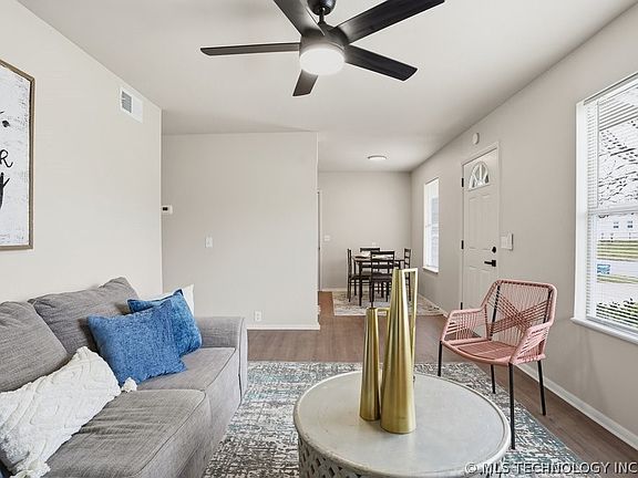 5th image of 226 W Orleans Ave