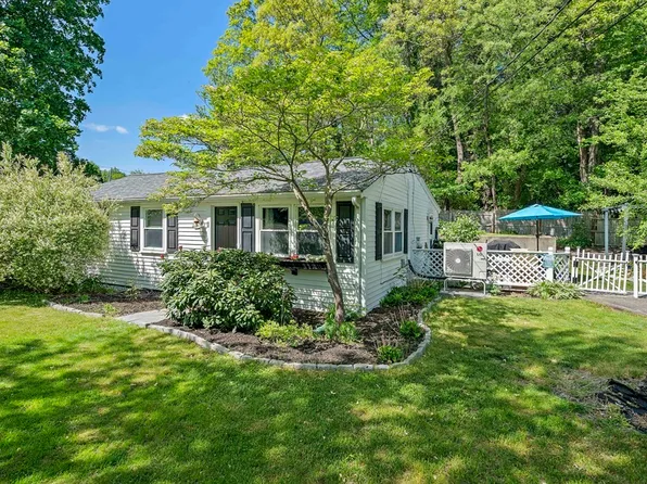 11 Carol Ave, Pembroke, MA 02359