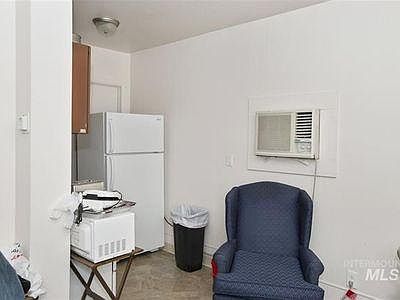 5th image of 615 Dearborn St