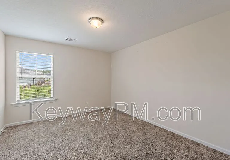 585 Hampton Dr — Photo 22