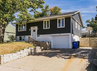 4416 Wenig Rd NE, Cedar Rapids, IA 52402