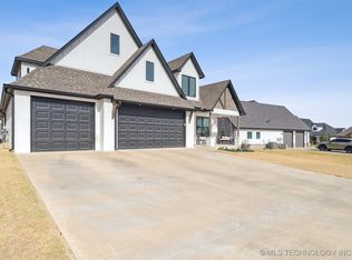3030 N Dogwood Dr, Catoosa, OK 74015