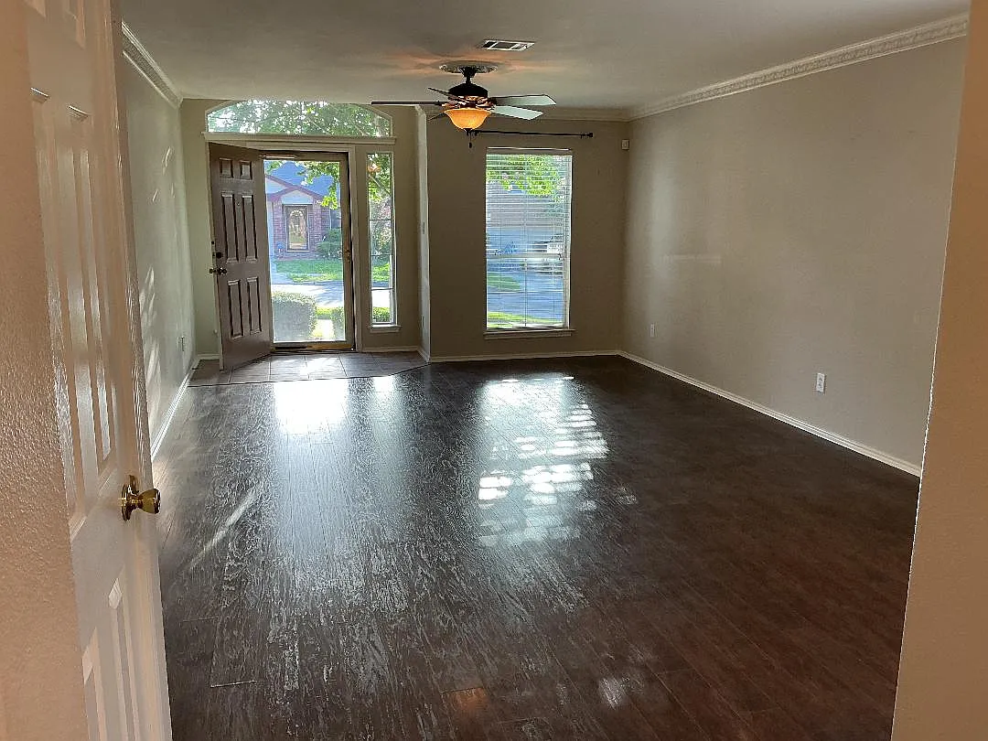 4 bed, 3.5 bath, 2553 sqft, $2,200 — Photo 4